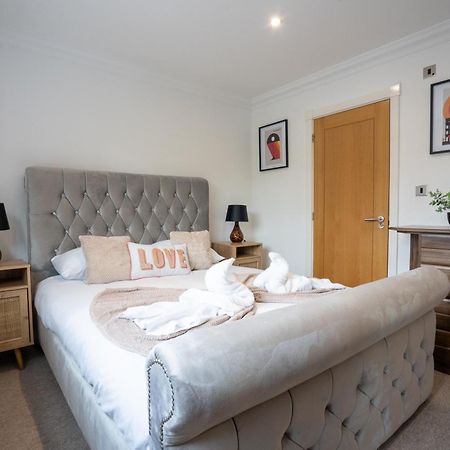 Emirates House, Luxe 5 Bed, With King Sized Beds, Next To Aiport & Nec, Jlr 5 Mins Villa Marston Green Екстериор снимка
