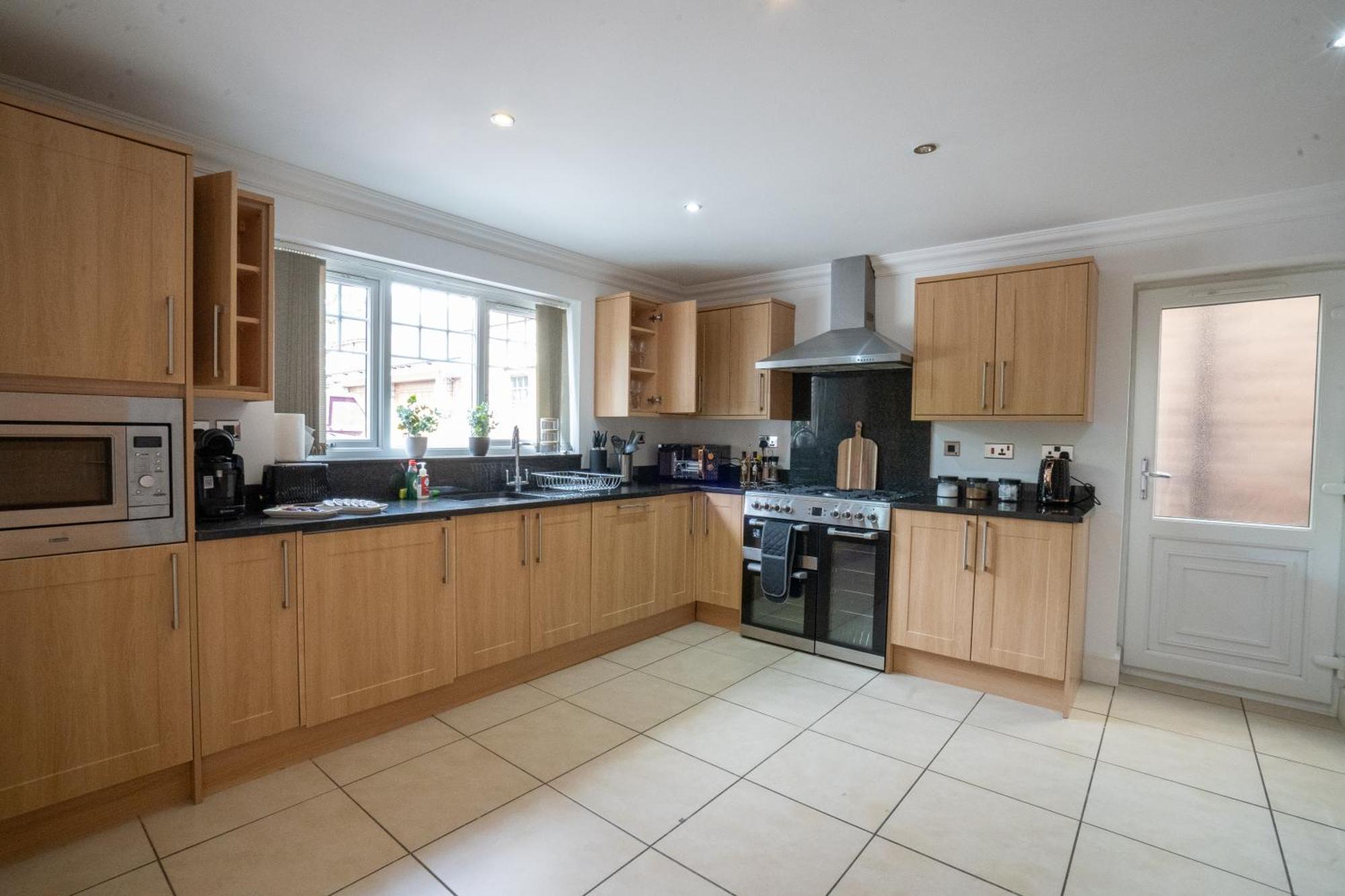 Emirates House, Luxe 5 Bed, With King Sized Beds, Next To Aiport & Nec, Jlr 5 Mins Villa Marston Green Екстериор снимка