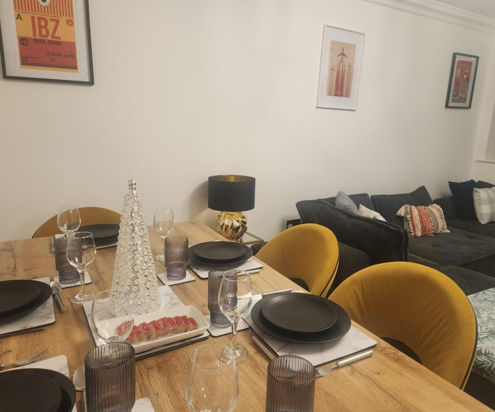 Emirates House, Luxe 5 Bed, With King Sized Beds, Next To Aiport & Nec, Jlr 5 Mins Villa Marston Green Екстериор снимка
